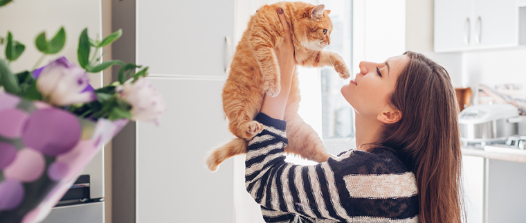 Femme avec son chat